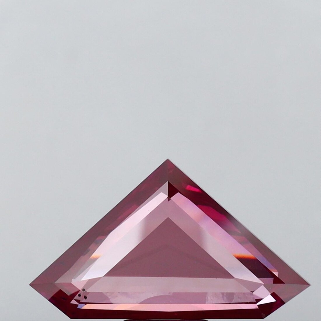 7.70carat, Fancy color, VS2 clarity, 0 cut, VG polish, EX symmetry, SLT fluorescence, IGI lab, 655452398 certificate, lab grown, diamond